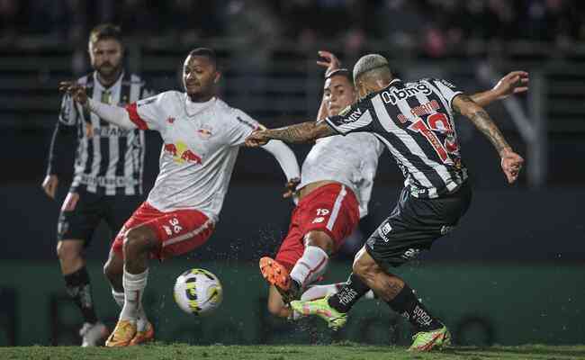 Bragantino e Ceará empatam em jogo com quatro pênaltis no Brasileiro -  Superesportes