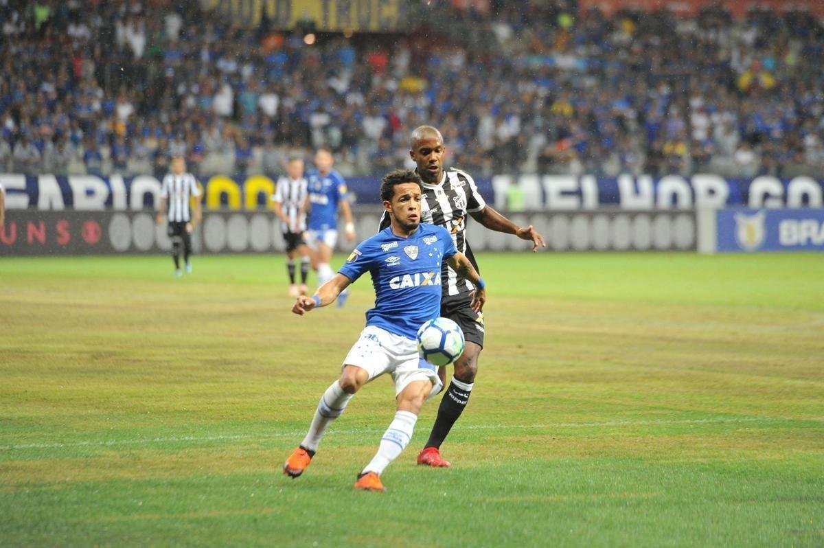 Fotos de Cruzeiro x Cear, no Mineiro, em jogo atrasado da 27 rodada do Brasileiro