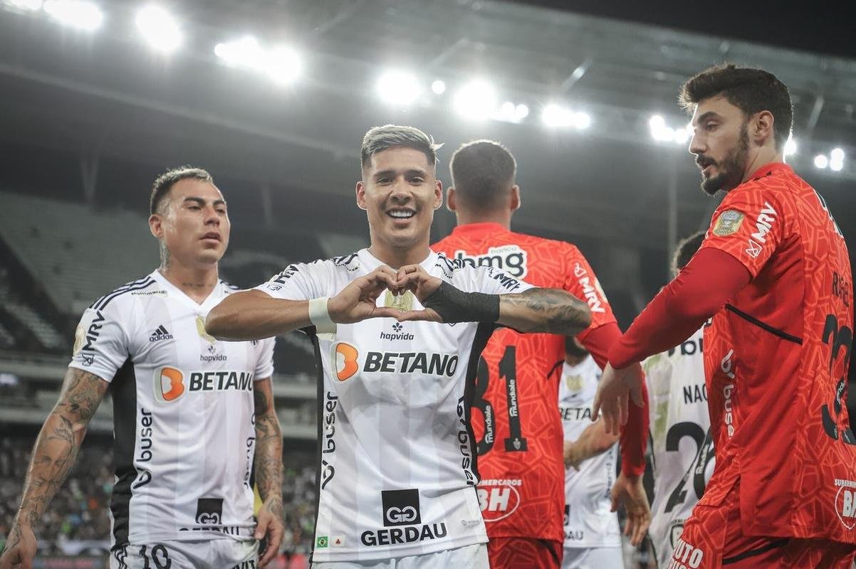 Botafogo x Atltico: veja fotos do jogo no Nilton Santos