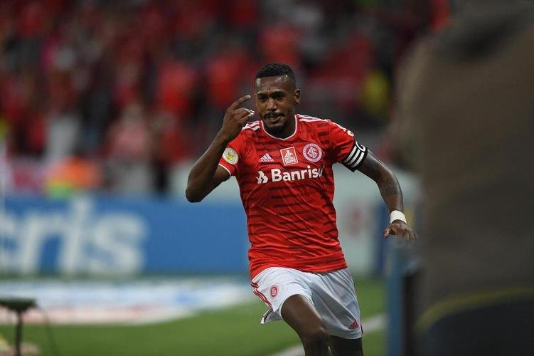 Edenílson - Internacional - 15 gols