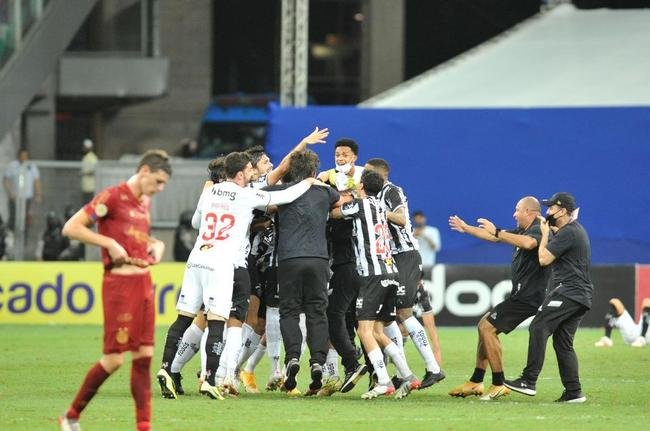 Fotos da festa do Atltico na Fonte Nova, em Salvador, com a vitria por 3 a 2 sobre o Bahia, de virada. Galo chega ao bicampeonato brasileiro aps 50 anos.