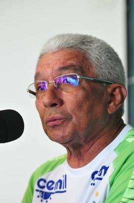 Técnico Givanildo Oliveira foi apresentado no CT Lanna Drumond pelo presidente Marcus Salum e comandou seu primeiro treino visando ao jogo de quinta-feira, contra o Internacional, em Porto Alegre