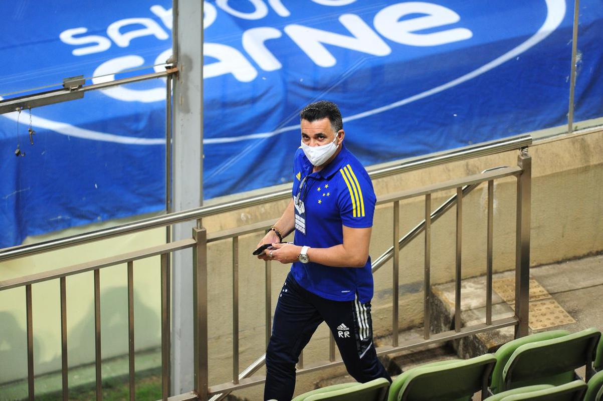 Fotos do duelo entre Cruzeiro e Vitria, no Independncia, em Belo Horizonte, pela 17 rodada da Srie B do Campeonato Brasileiro