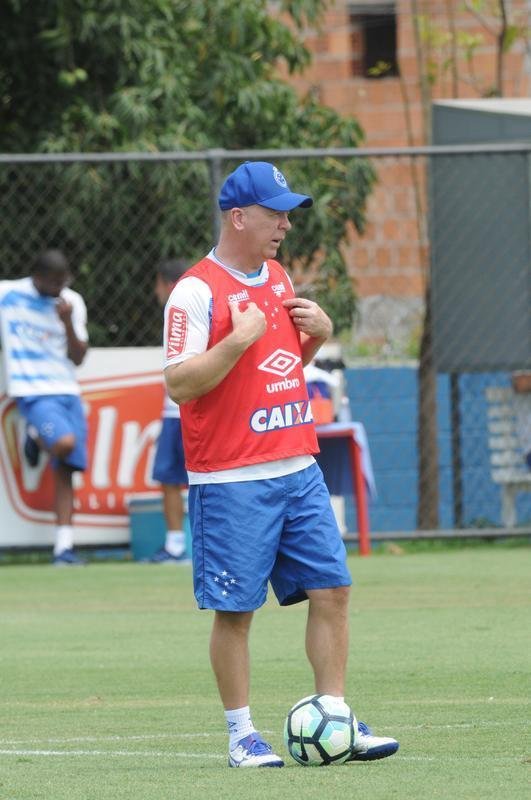Imagens do treino do Cruzeiro desta sexta-feira (27/10), na Toca da Raposa II (fotos: Paulo Filgueiras/EM D.A Press)