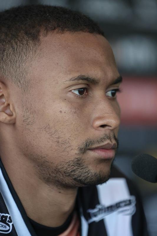 Ademir  apresentado no Atltico; veja as fotos