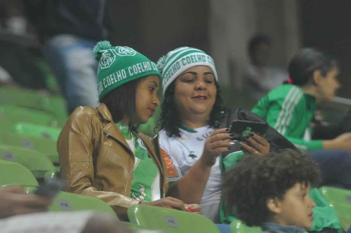 Imagens da torcida alviverde no duelo entre Amrica e Cricima, no Independncia, pela Srie B