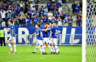 Cruzeiro vence La U por 7 a 0, assume segundo lugar do grupo na Libertadores e segue vivo na disputa