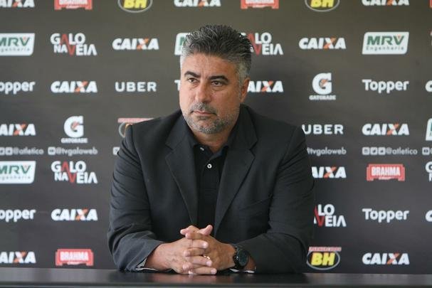 Imagens da apresentao de Rger Guedes no Atltico