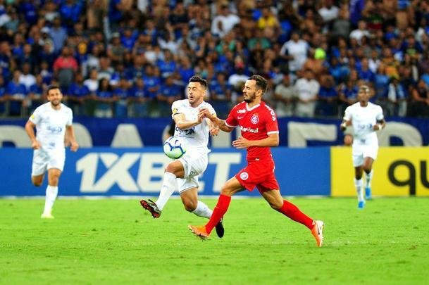 Cruzeiro e Internacional ficaram no empate em jogo com interveno do VAR