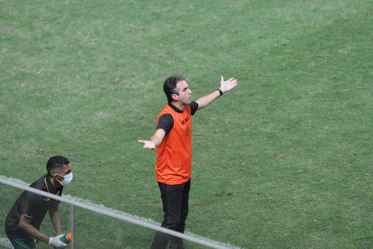 Fotos do jogo entre Amrica e Sampaio Corra, no Independncia, em Belo Horizonte, pela 27 rodada da Srie B do Campeonato Brasileiro