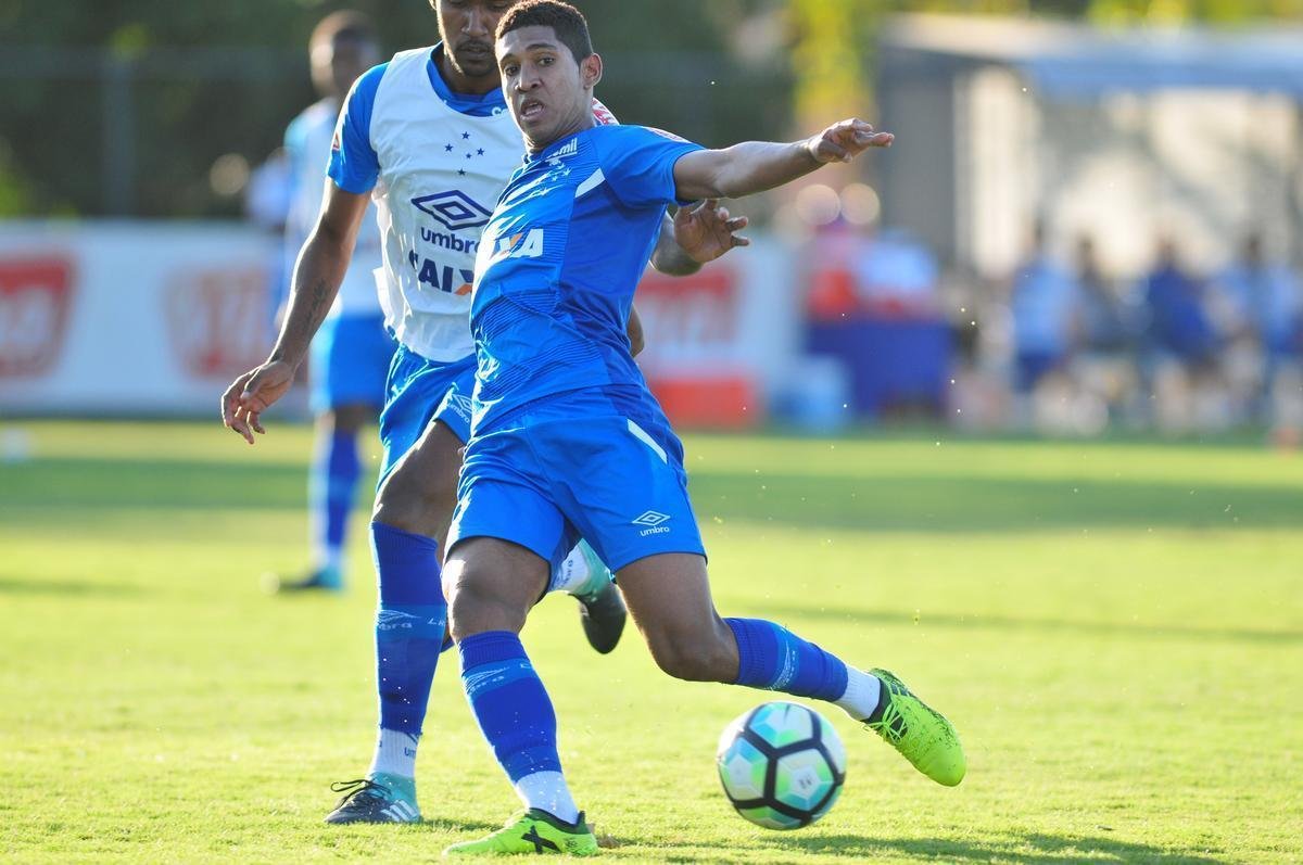 Imagens do treino do Cruzeiro desta quinta-feira, na Toca da Raposa II (Alexandre Guzanshe/EM D.A Press)