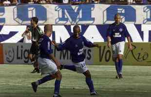 Pela Sul-Minas de 2002, Cruzeiro goleou o Amrica por 7 a 0, com show de Edlson, e acabou conquistando o ttulo daquele ano, contra o Atltico-PR
