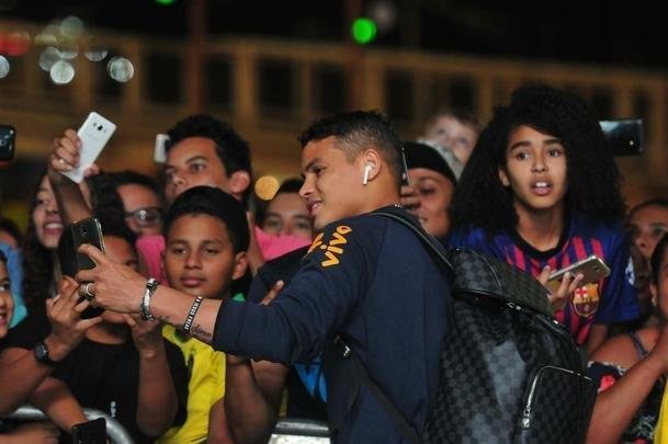 Seleo Brasileira deixou hotel Ouro Minas na noite desta quarta-feira e se despediu de Belo Horizonte, onde venceu a Argentina por 2 a 0 na semifinal da Copa Amrica. Reta final de treinos ser na Granja Comary, em Terespolis. Deciso est marcado para domingo, s 17h, no Maracan