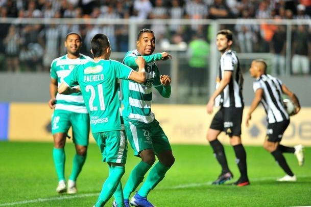 Lances do primeiro tempo de Atltico x La Equidad, no primeiro tempo