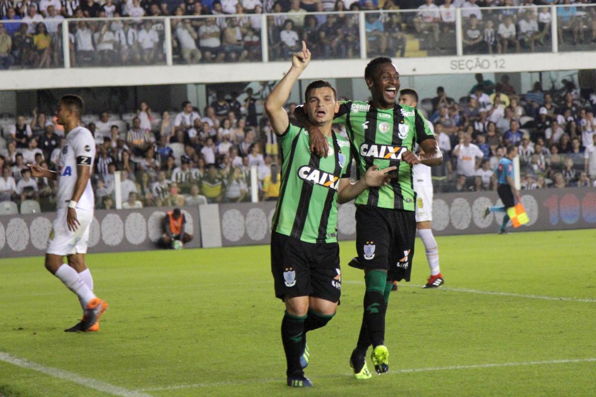Imagens do jogo entre Santos e Amrica