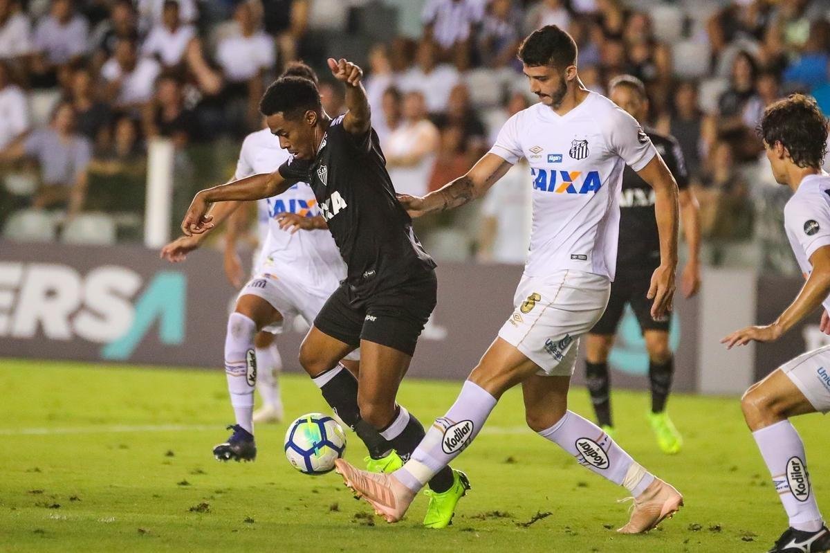 Na Vila Belmiro, Atltico  derrotado pelo Santos por 3 a 2, pela 37 rodada do Campeonato Brasileiro 