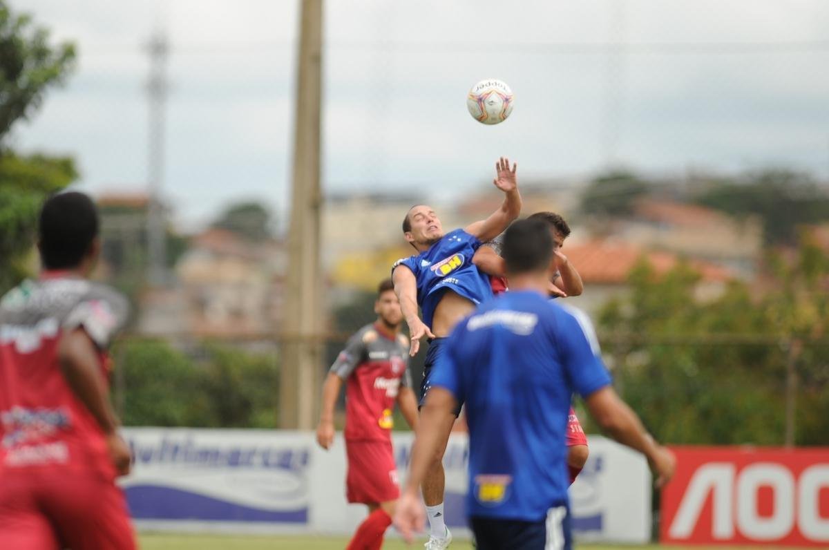 Cruzeiro e Guarani de Divinpolis se enfrentam em jogo-treino neste sbado na Toca II