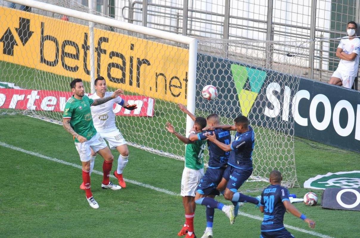 Imagens de Cruzeiro x CSA, no estdio Independncia, em Belo Horizonte, pela 2 rodada da Srie B