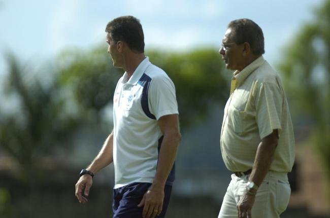 07/02/2012 - Benecy Queiroz com o tcnico Vgner Mancini