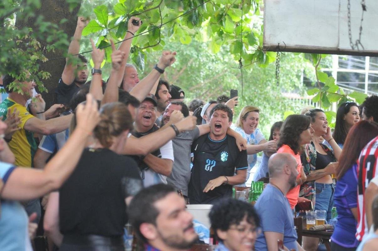 No restaurante Pizza Sur, em Belo Horizonte, comunidade argentina acompanhou a final da Copa do Mundo diante da Frana