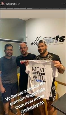 Hulk em BH ao lado dos fisioterapeutas Igor Barbosa e Eduardo Santos