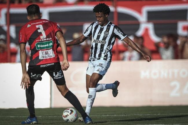 Fotos do jogo entre Pouso Alegre e Atltico, pelo Mineiro