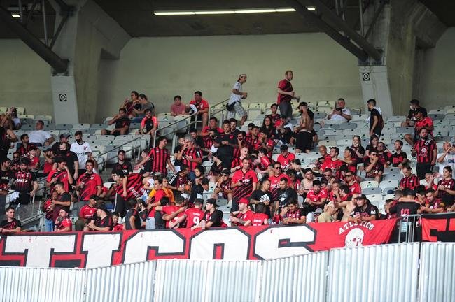 Torcida do Athletico-PR no jogo de ida da final da Copa do Brasil de 2021, contra o Galo, no Mineir�o, em BH