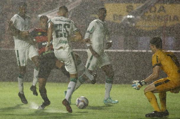 Na Ilha do Retiro, o Sport recebeu o América-MG para tentar buscar sua terceira vitória consecutiva