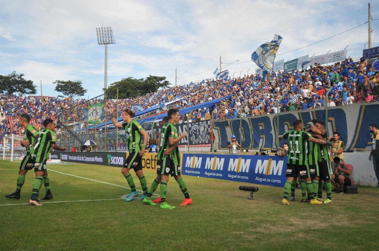 Cruzeiro e Amrica se enfrentaram na Arena do Jacar, em Sete Lagoas, pelo jogo de ida da semifinal do Campeonato Mineiro