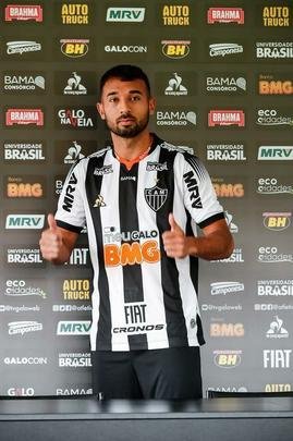 Ramón Martínez - O volante foi contratado pelo Atlético junto ao Guaraní-PAR, mas não conseguiu se firmar como titular. Opção para o meio-campo, o volante se recupera de cirurgia no nariz. Ele soma sete partidas com a camisa do Galo.