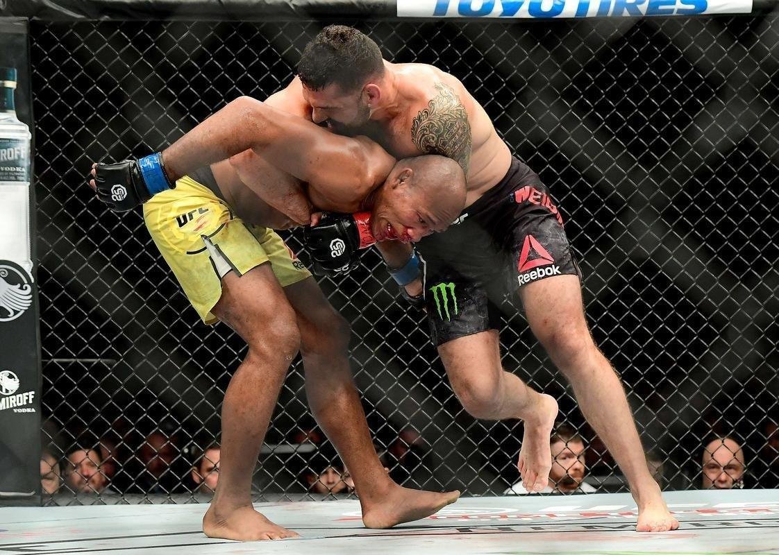 Ronaldo Jacar venceu Chris Weidman por nocaute tcnico no terceiro round