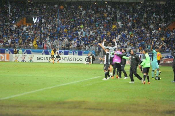 Fotos de Cruzeiro x Cear, no Mineiro, em jogo atrasado da 27 rodada do Brasileiro