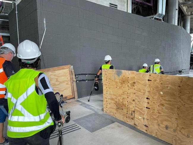 Fotos da visita feita por pessoas com deficincia na Arena MRV, nesta quinta-feira (9/2)
