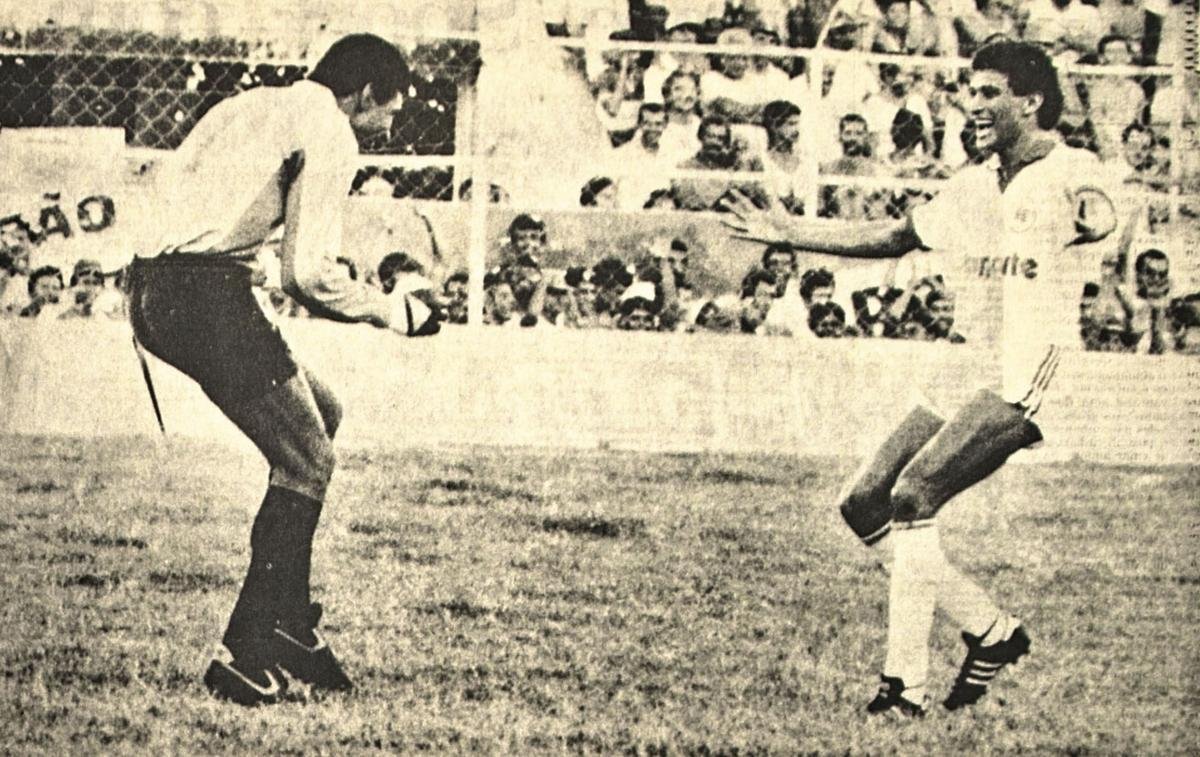 A partir de 1985 at 1991, o Nutico vestiu a camisa fornecida pela Finta. Na foto, o modelo na cor branca do ano de 1986