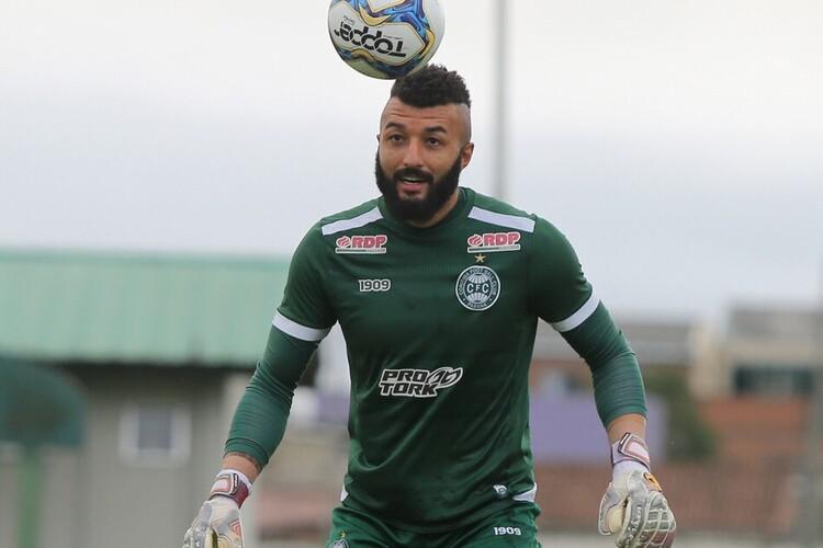 O goleiro do Coritiba ganhou o apelido de Muralha nas categorias de base do antigo clube Serrano, hoje Prudentópolis FC. Até então, ele era conhecido pelo nome de batismo, Alex Santana, mas agregou o apelido do preparador de goleiros do clube. Alex era o pupilo de Muralha.