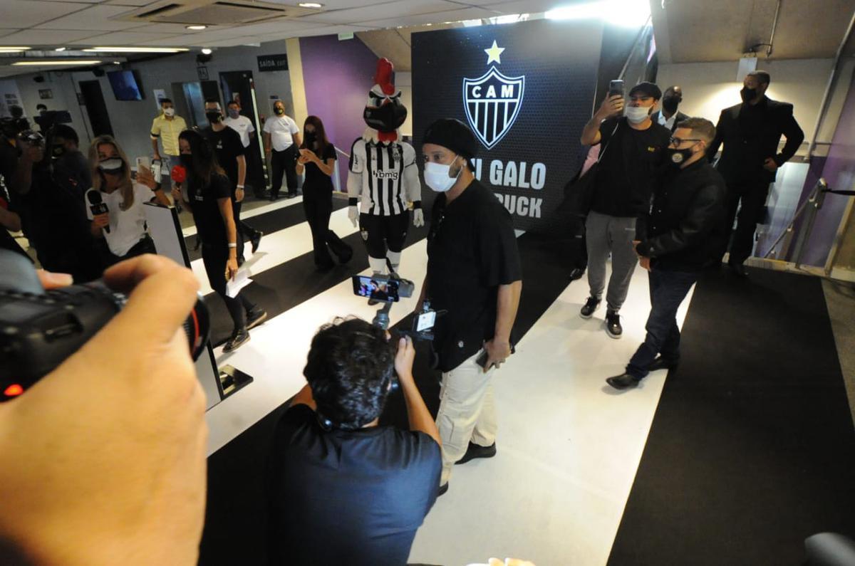Ronaldinho Gacho durante evento de um patrocinador do Atltico no Mineiro, em Belo Horizonte. Ex-jogador, de 40 anos, tirou fotos com clientes, funcionrios e se encontrou com o ssia Jos Robson Batista de Oliveira 