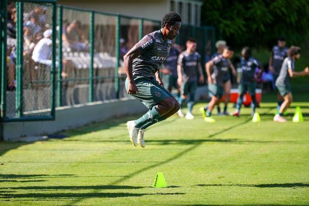 Denílson - contrato do atacante vai até junho de 2023