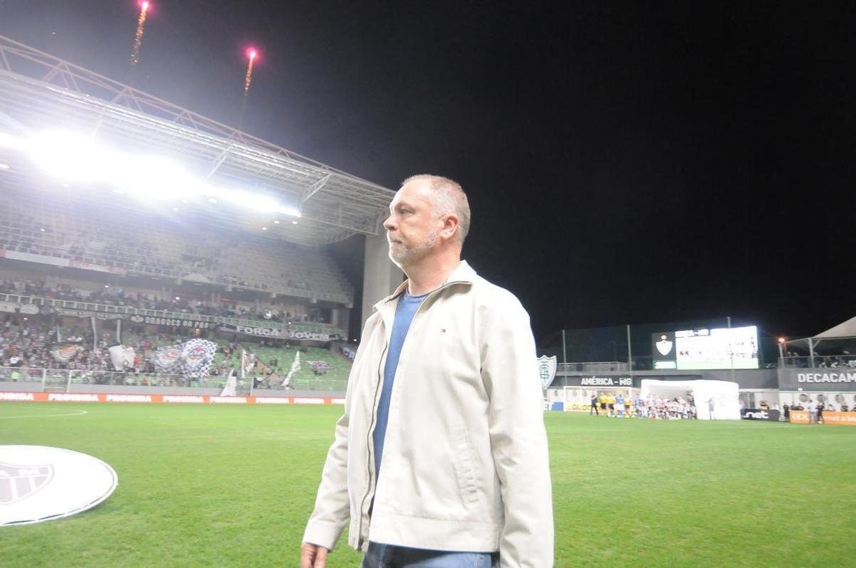 Mano Menezes trabalhou no Cruzeiro at 2019. Est no Al-Nassr