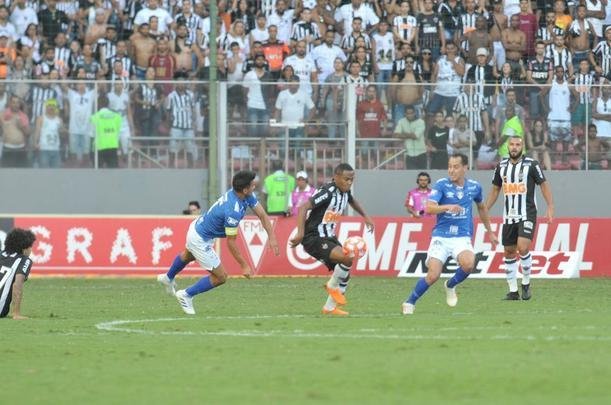 Fotos do primeiro tempo da finalssima do Mineiro, entre Atltico e Cruzeiro, no Independncia