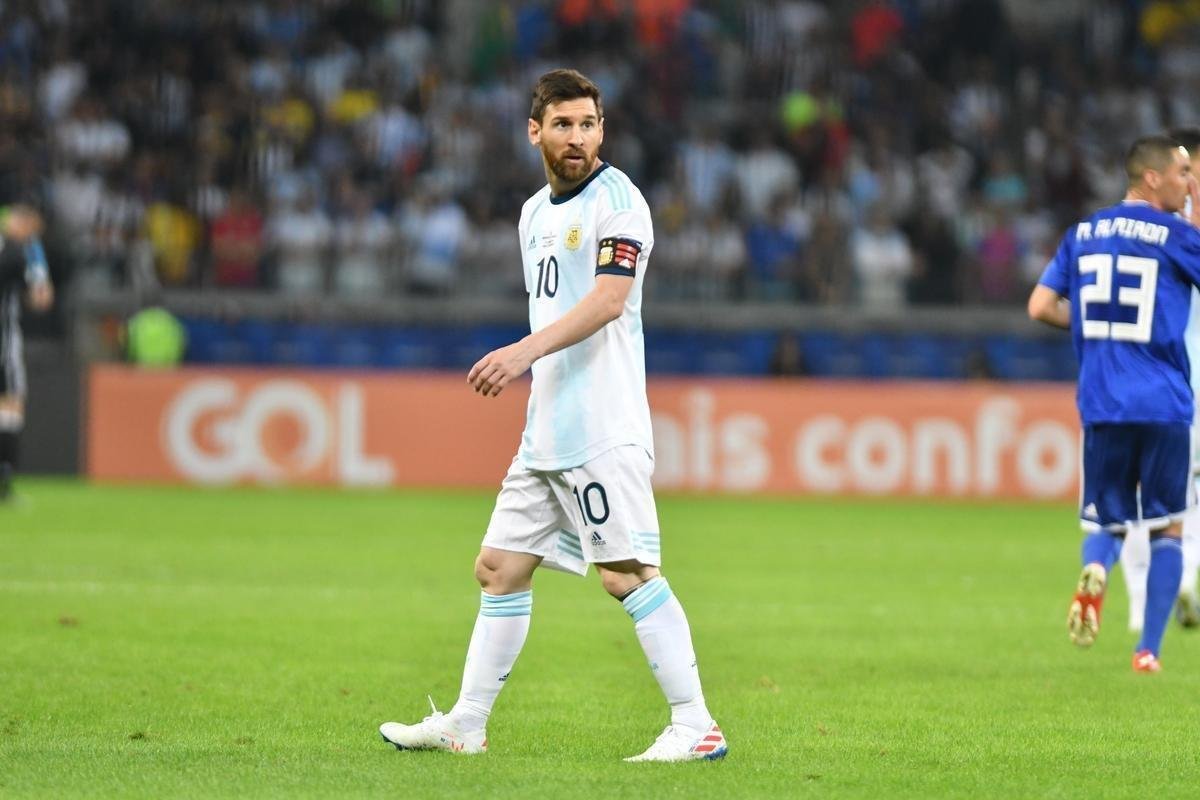 Fotos do empate por 1 a 1 entre Argentina e Paraguai, no Mineiro, pela Copa Amrica