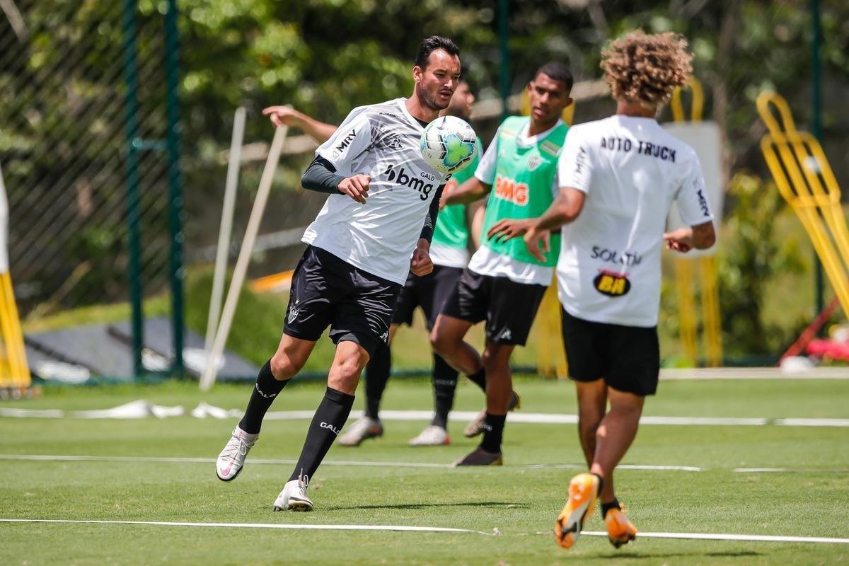 Aps polmica balada, Dylan e Marrony participam normalmente do treino na Cidade do Galo