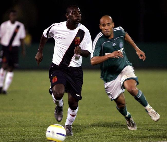 Enlton - Jogou no Atltico em 2003. Foi para o Palmeiras em 2006.