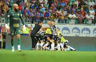 Com gols de Hulk, de pnalti, e Keno (e), o Galo virou sobre o Bahia, por 3 a 2 e chegou ao bicampeonato brasileiro