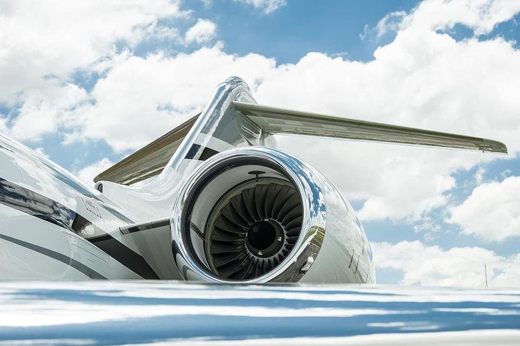 Fotos do avio Bombardier Global 6000. Aeronave pertence a Rubens Menin, mecenas do Atltico, e transportou atacante Diego Costa de So Paulo a BH