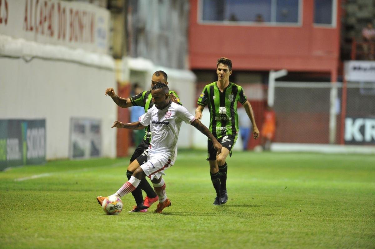 As melhores fotos do duelo entre Villa Nova e Amrica, em Nova Lima, pelo Mineiro