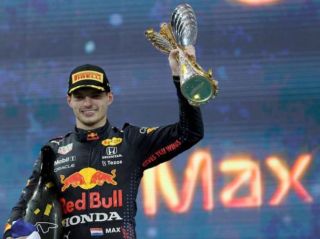 Max ultrapassou Lewis Hamilton, da Mercedes, na �ltima volta e venceu o GP de Abu Dhabi