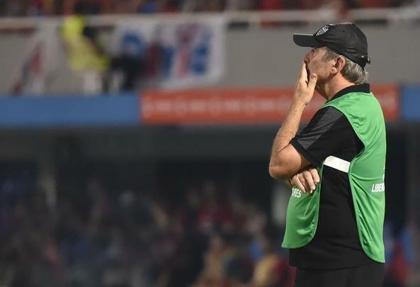 Fotos do duelo entre Cerro Porteño e Atlético, em Assunção, pela Copa Libertadores