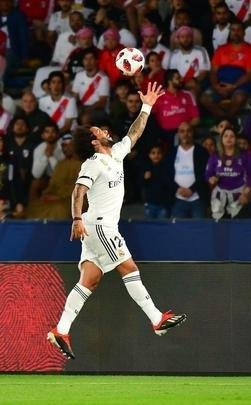 Com gols de Modric, Sergio Ramos, Llorente e Yahia (contra), Real Madrid derrotou o Al Ain por 4 a 1 e fez história ao conquistar seu terceiro título consecutivo do Mundial de Clubes