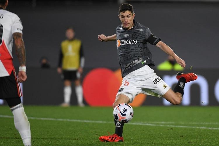 Depois de assistência de Hulk, Nacho marcou o gol do Atlético sobre o River Plate, no Monumental de Núñez, pela Libertadores