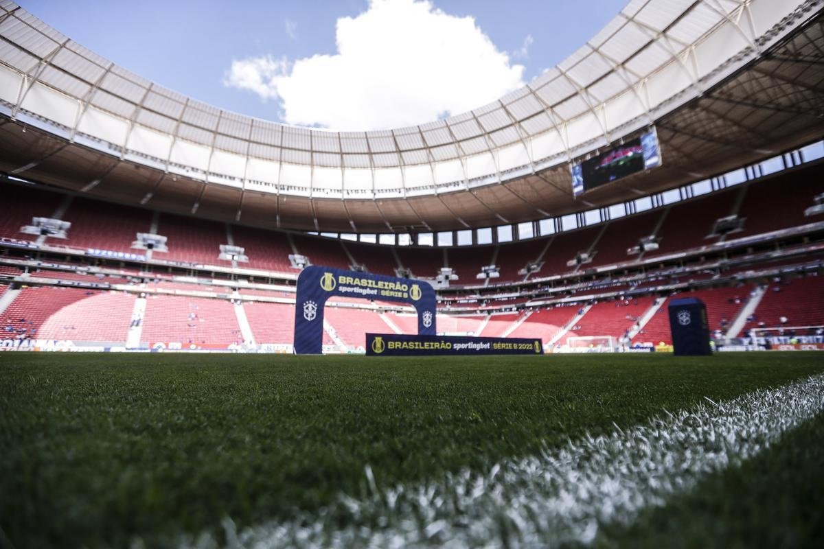Fotos da partida entre Cruzeiro e Chapecoense, pela 24 rodada da Srie B do Campeonato Brasileiro. O jogo foi realizado neste sbado (13), no estdio Man Garrincha, em Braslia.